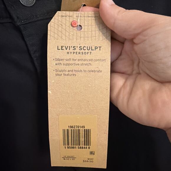 NEW Levi’s Women’s 312 Shaping Slim Hypersoft Black Size 32 14S Short Chino - Picture 3 of 10